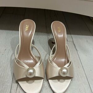 Brand new Zara Cream Pearl-Embellished Women's Sandals size 7 ( 37 )